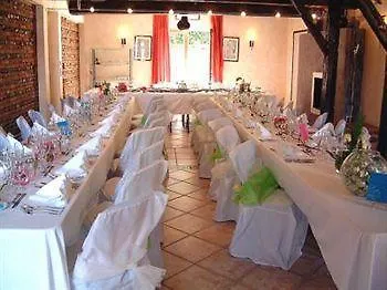 Logis Domaine De Peyrolade Bed and Breakfast Daux 0*,